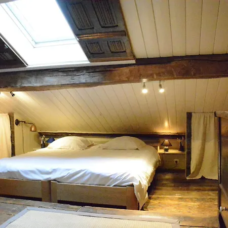 Charming House With Fireplace Holiday home *