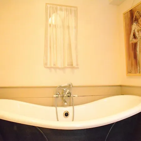 別荘 In Near Town Center *